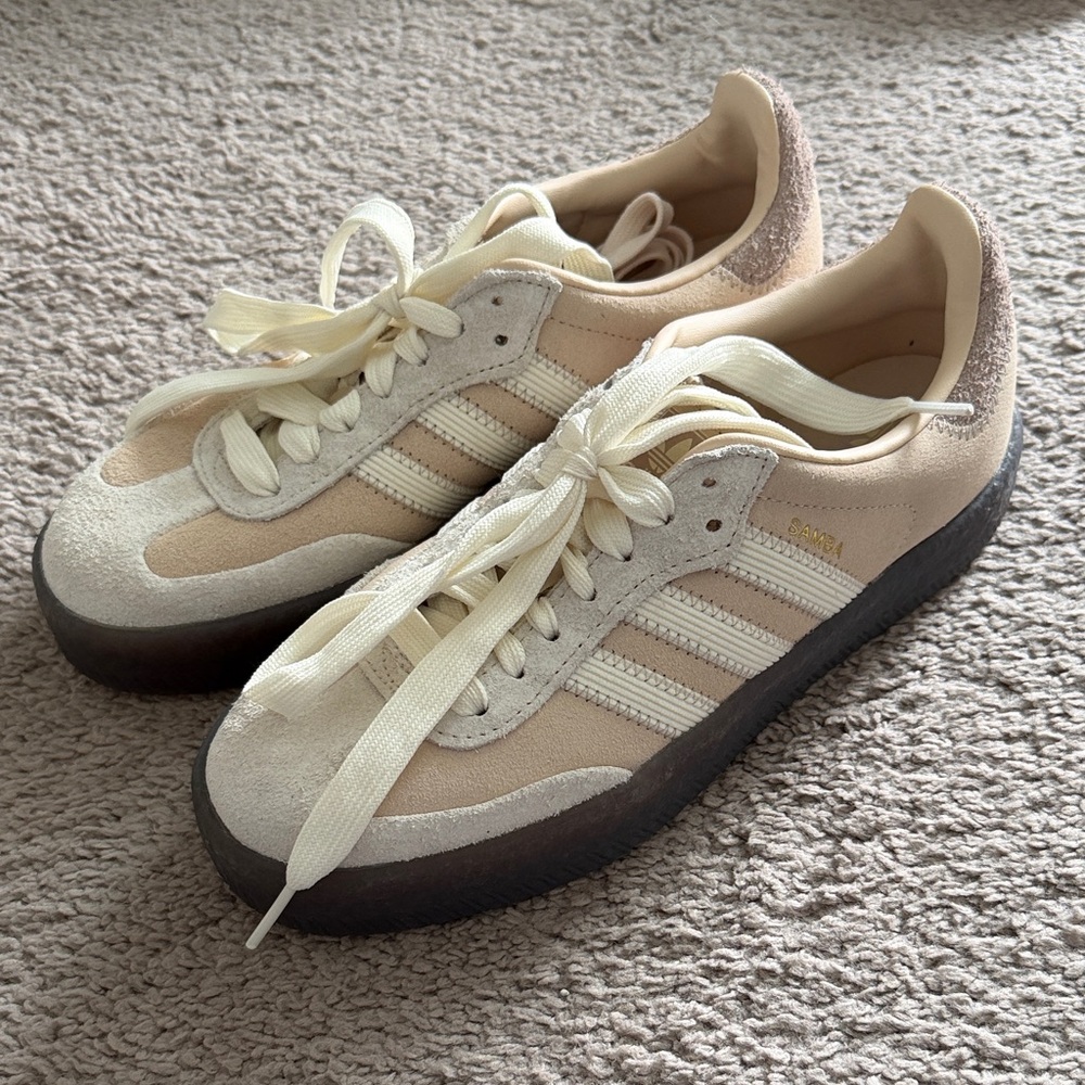 Adidas Samba FITS LIKE AN 8.5 Women